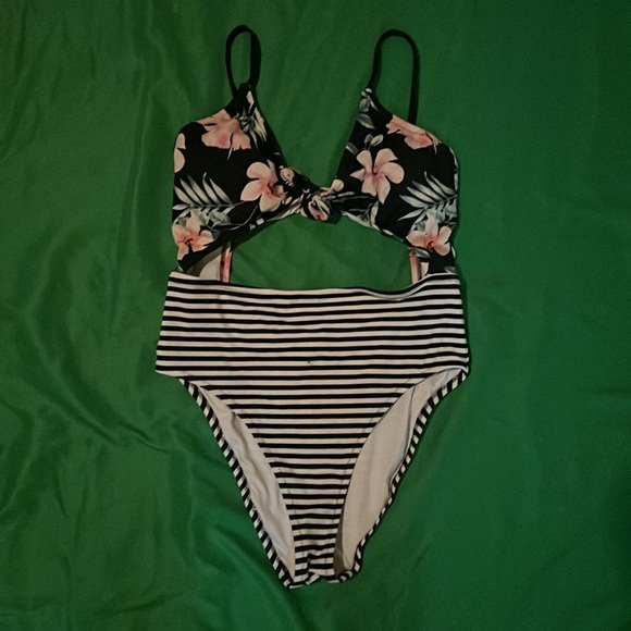 Victoria Secret Pink Floral and Striped Cutout Swimsuit size Large - Flaw - Picture 2 of 8